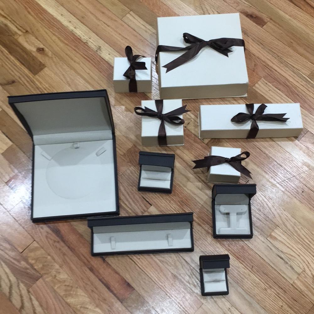 Jewelry set box.